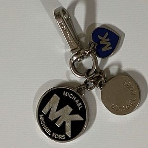 (052) Silver Michael Kors Hearts Keychain - Used yet in good condition